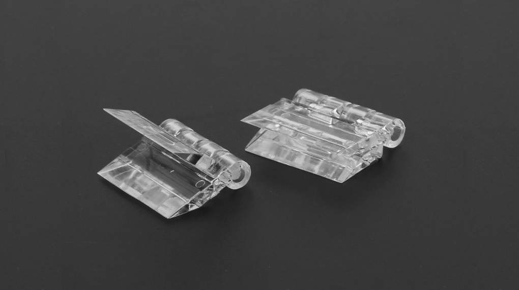 Bền đẹp, chịu lực tốt, dễ dàng lắp đặt bang le mica trong suot 1020x570 1