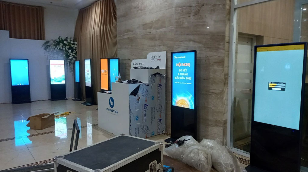 Thuê Standee Điện Tử LED từ DTC Ads - Giúp doanh nghiệp nổi bật trong mọi chiến dịch quảng cáo dich vu thue standee tai dtc ads 1020x570 1 1