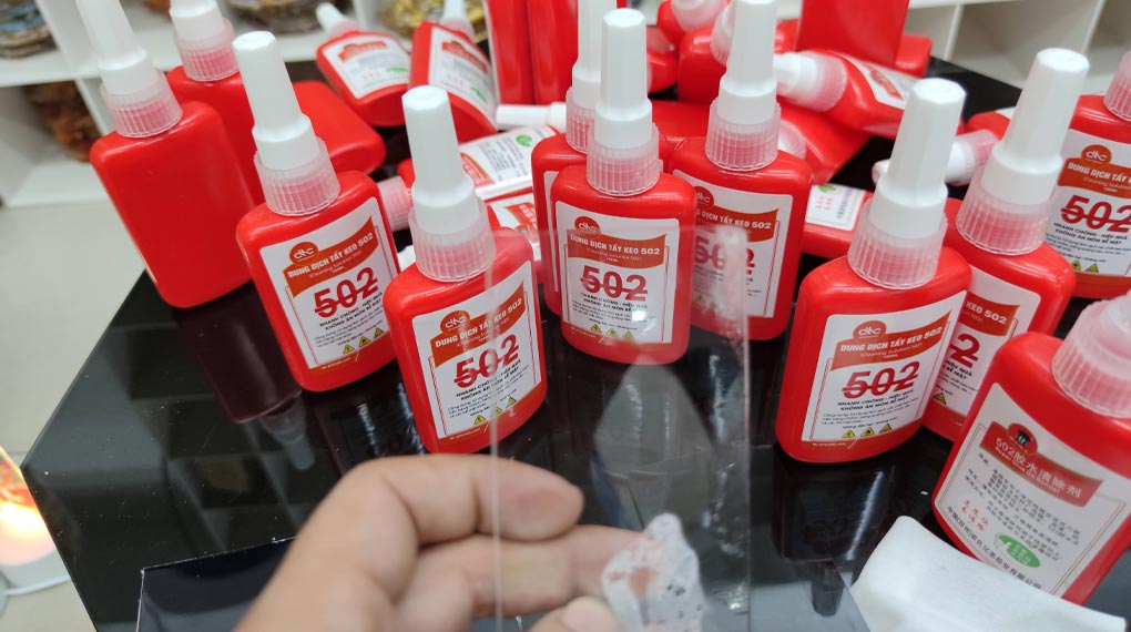 Chai dung dịch tẩy keo 502 loại bỏ keo cứng đầu Chai dung dịch tẩy keo 502 loại bỏ keo cứng đầu
