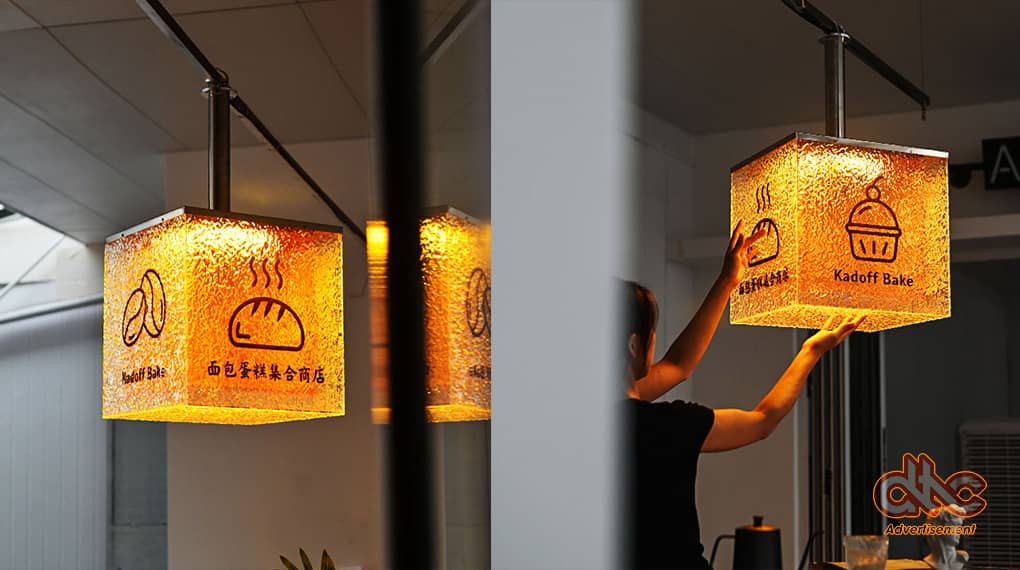Hộp đèn xoay trang trí khu vực order quán cafe phong cách trẻ trung Hộp đèn xoay trang trí khu vực order quán cafe phong cách trẻ trung