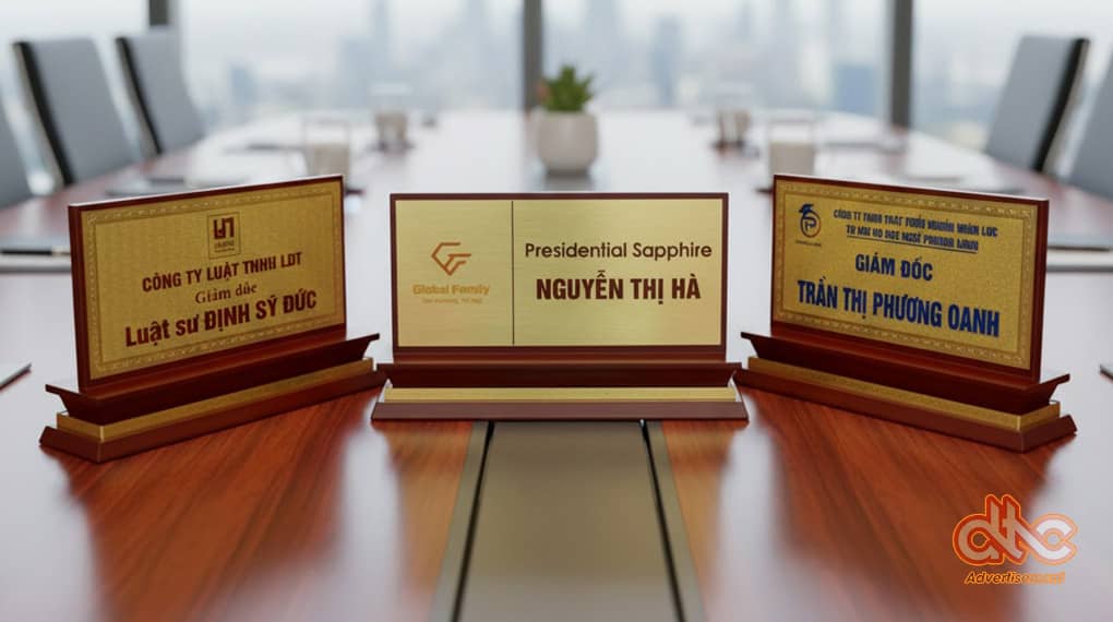 Bảng tên chức danh đế gỗ mặt inox sang trọng và tôn nghiêm Bảng tên chức danh đế gỗ mặt inox sang trọng và tôn nghiêm