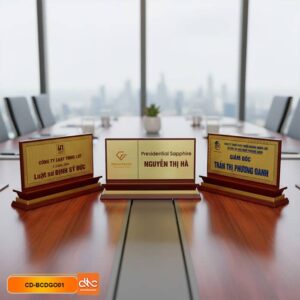 Biển chức danh đế gỗ hoa văn sang trọng