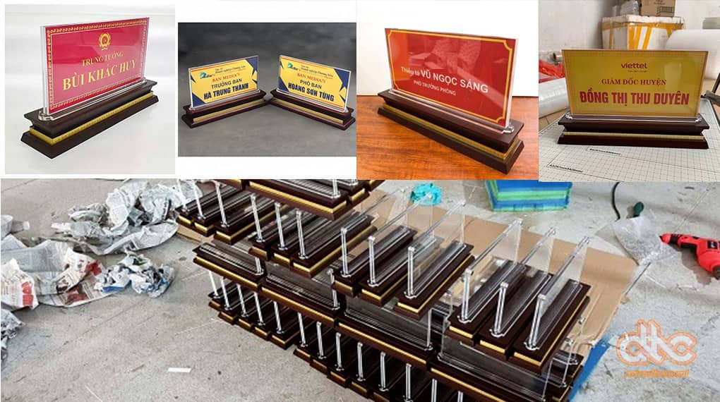 Biển chức danh mica đế gỗ giá xưởng – Thay đổi nội dung tiện lợi (Nhận SLL) 45 DTC Ads cung cấp biển chức danh mica đế gỗ nhiều mẫu mã tại TPHCM